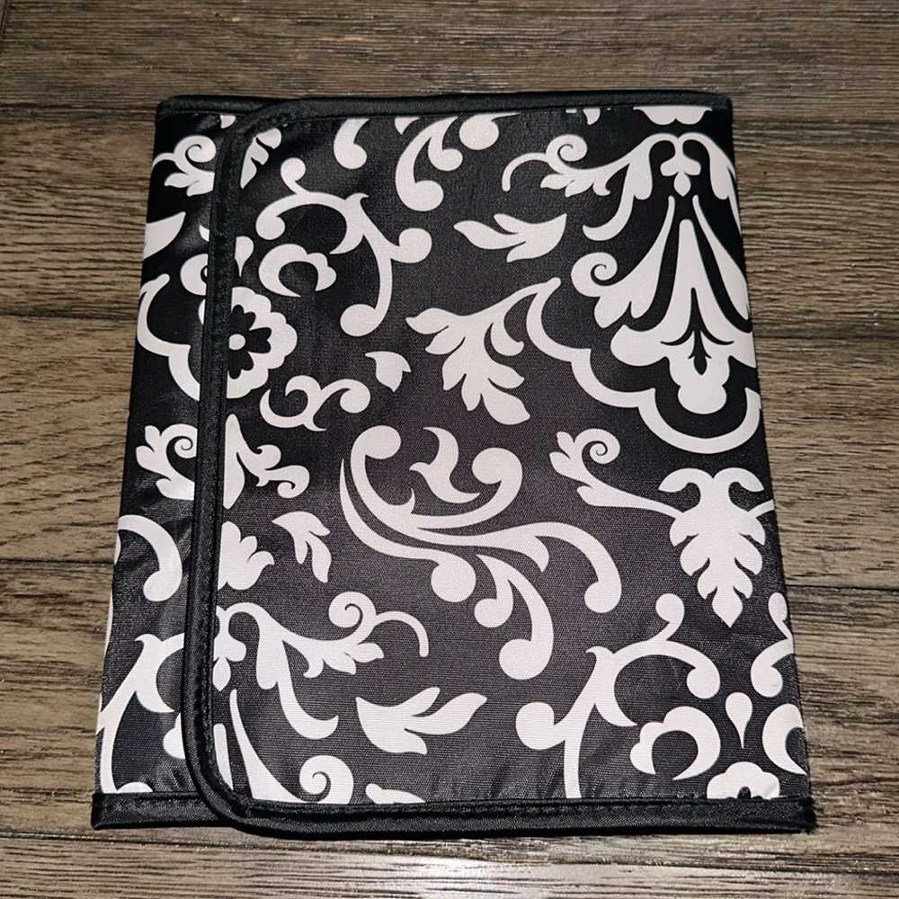 Thirty-One Fold It Up  Black & White Tri-Fold Tablet Organizer